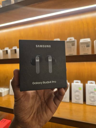 Samsung Buds 4 Pro Just Box open