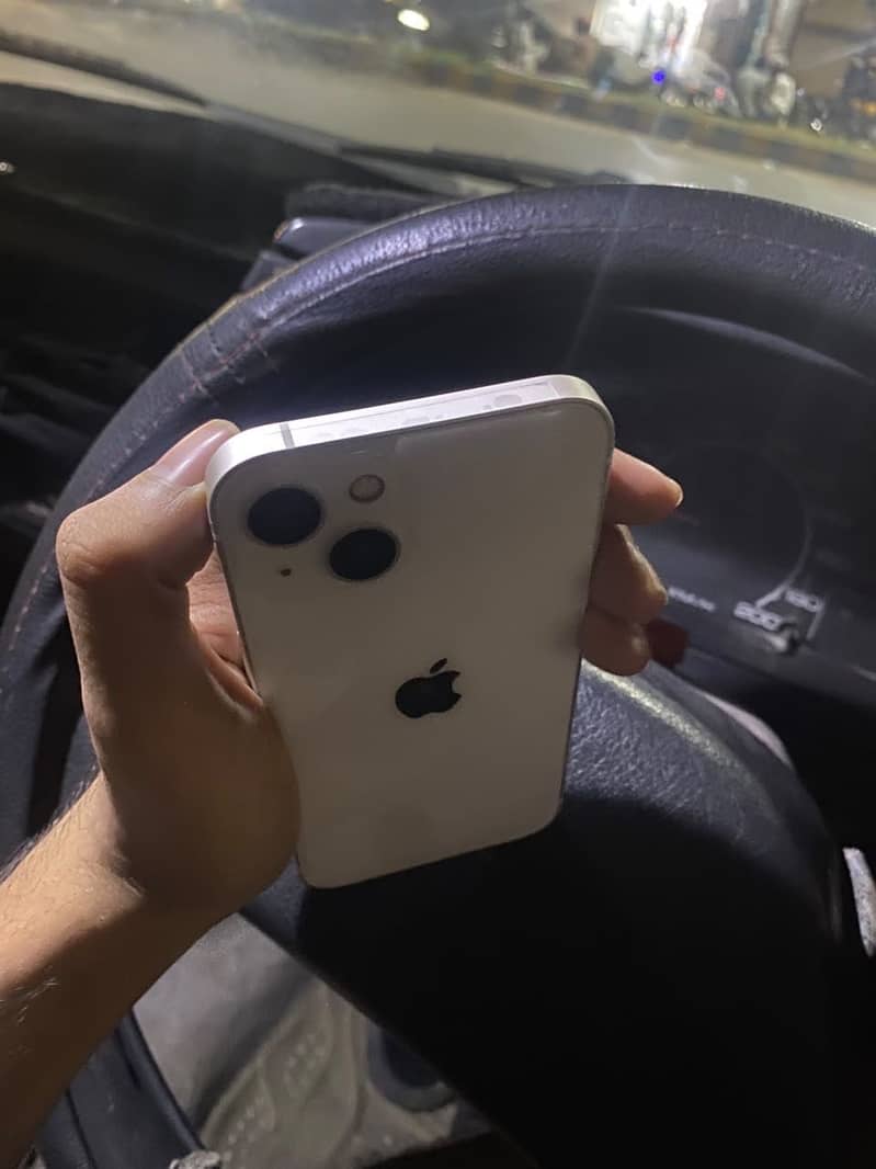 Apple iPhone 13 1