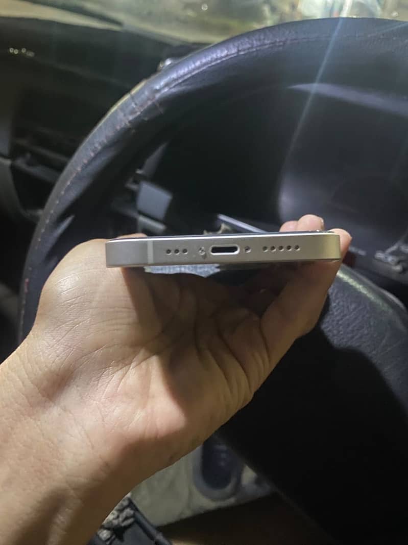 Apple iPhone 13 5