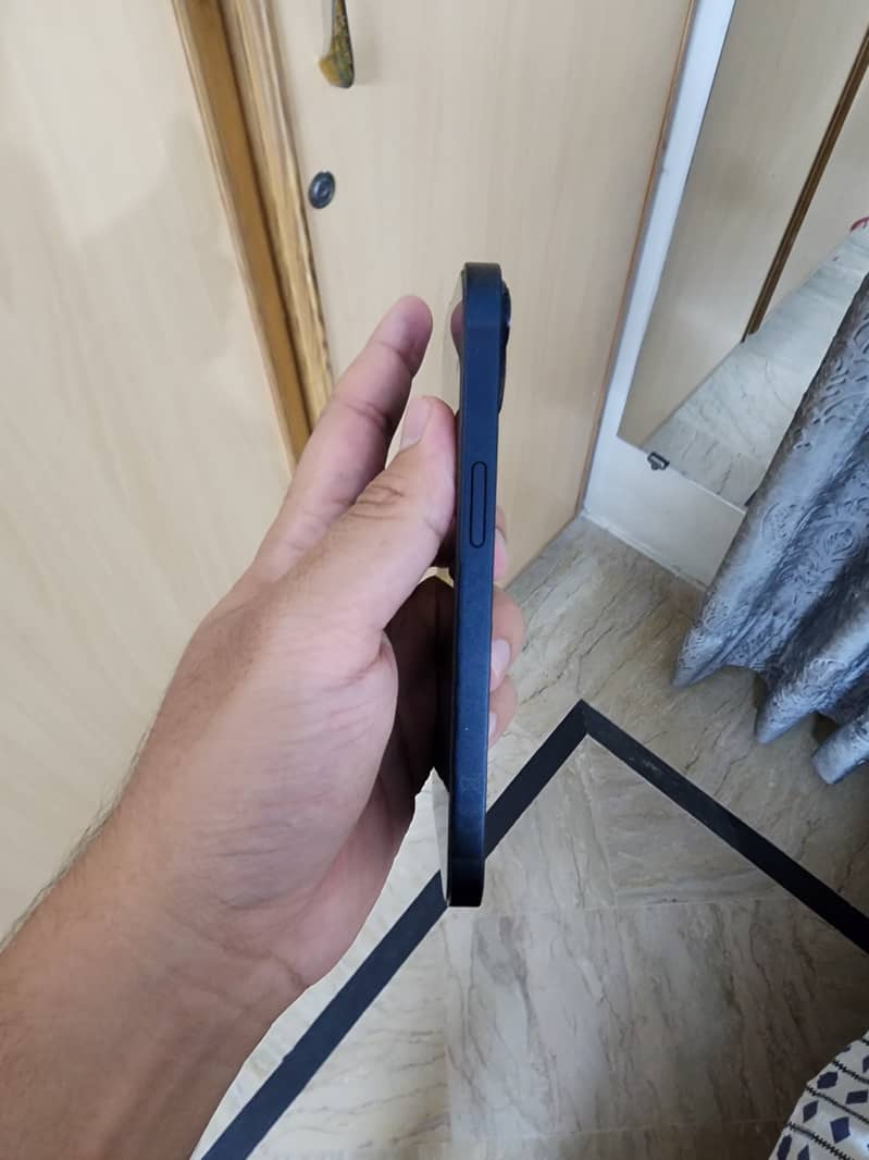 Apple iPhone 13 2