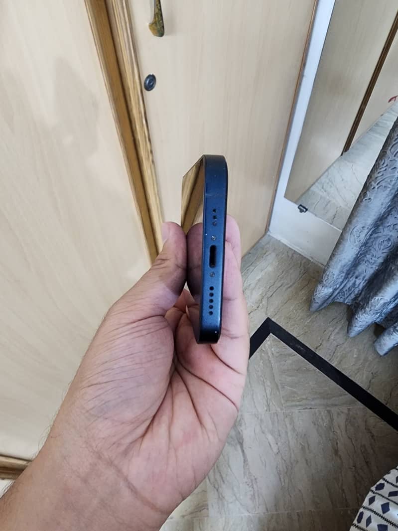 Apple iPhone 13 5