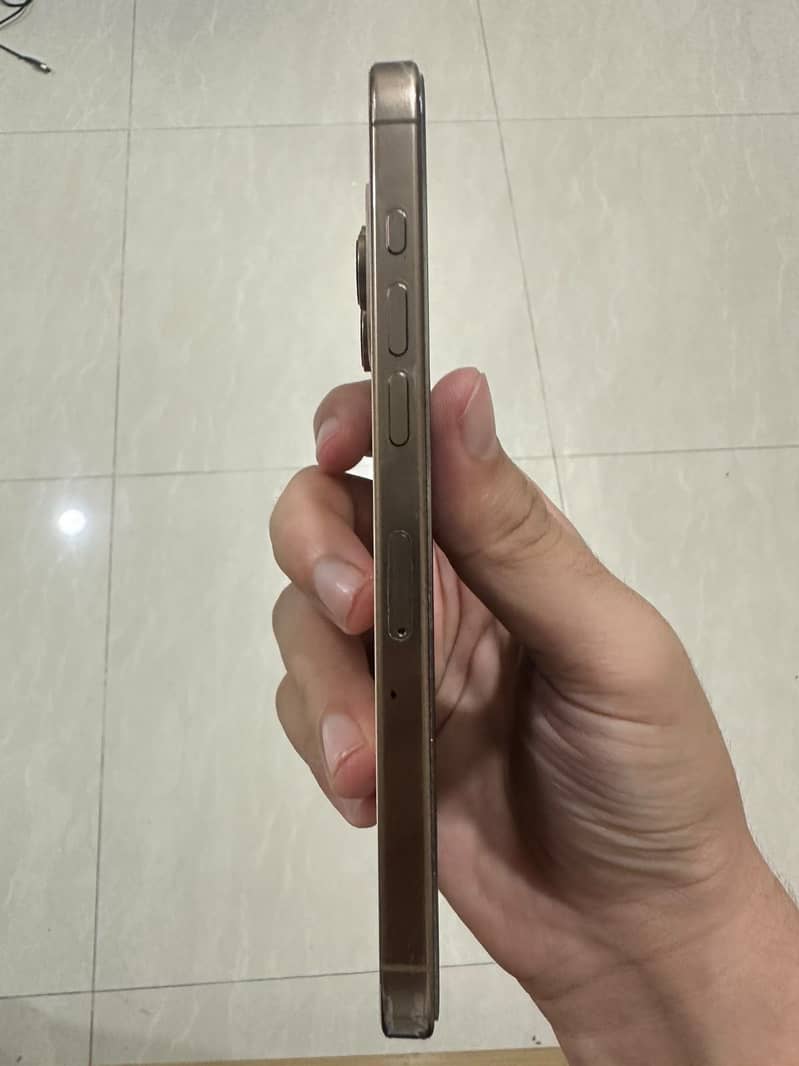 Iphone 16 Pro max 1