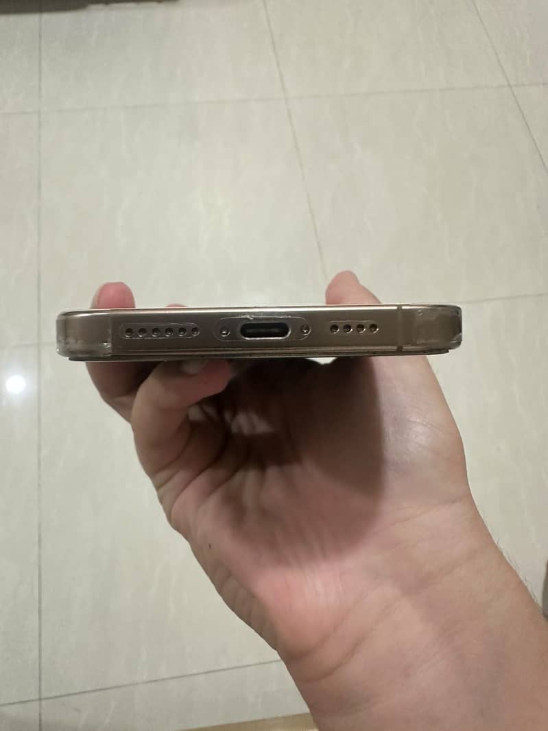 Iphone 16 Pro max 2