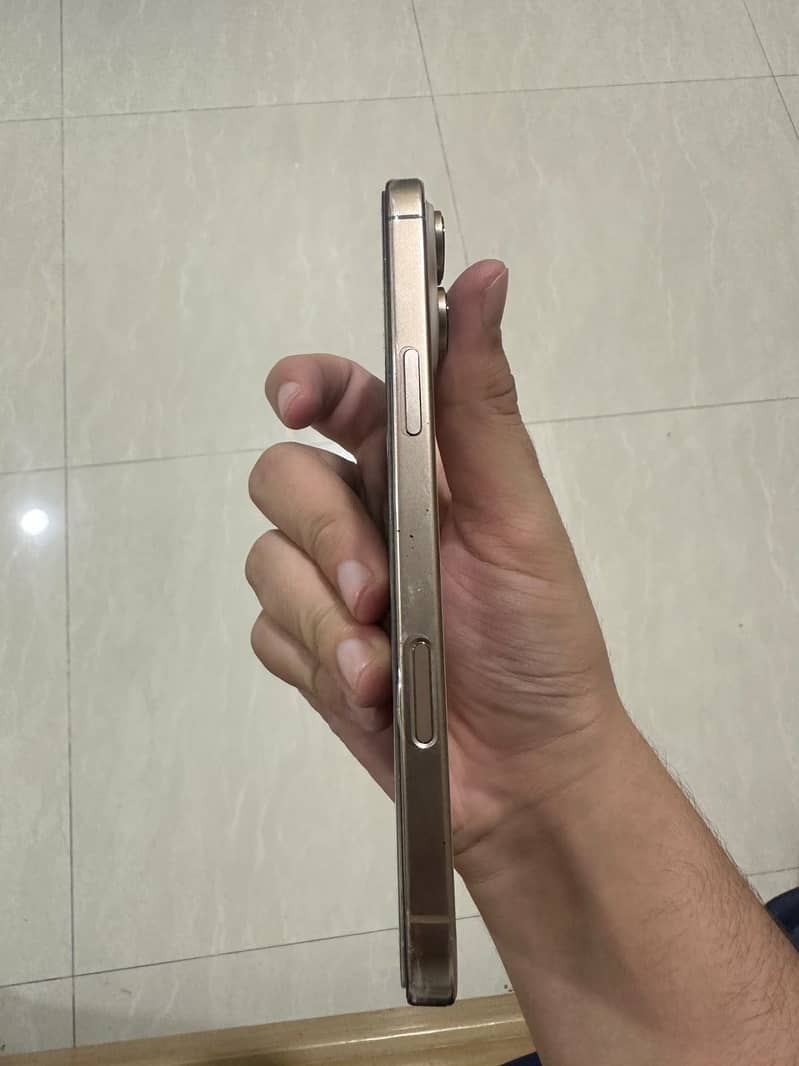 Iphone 16 Pro max 3