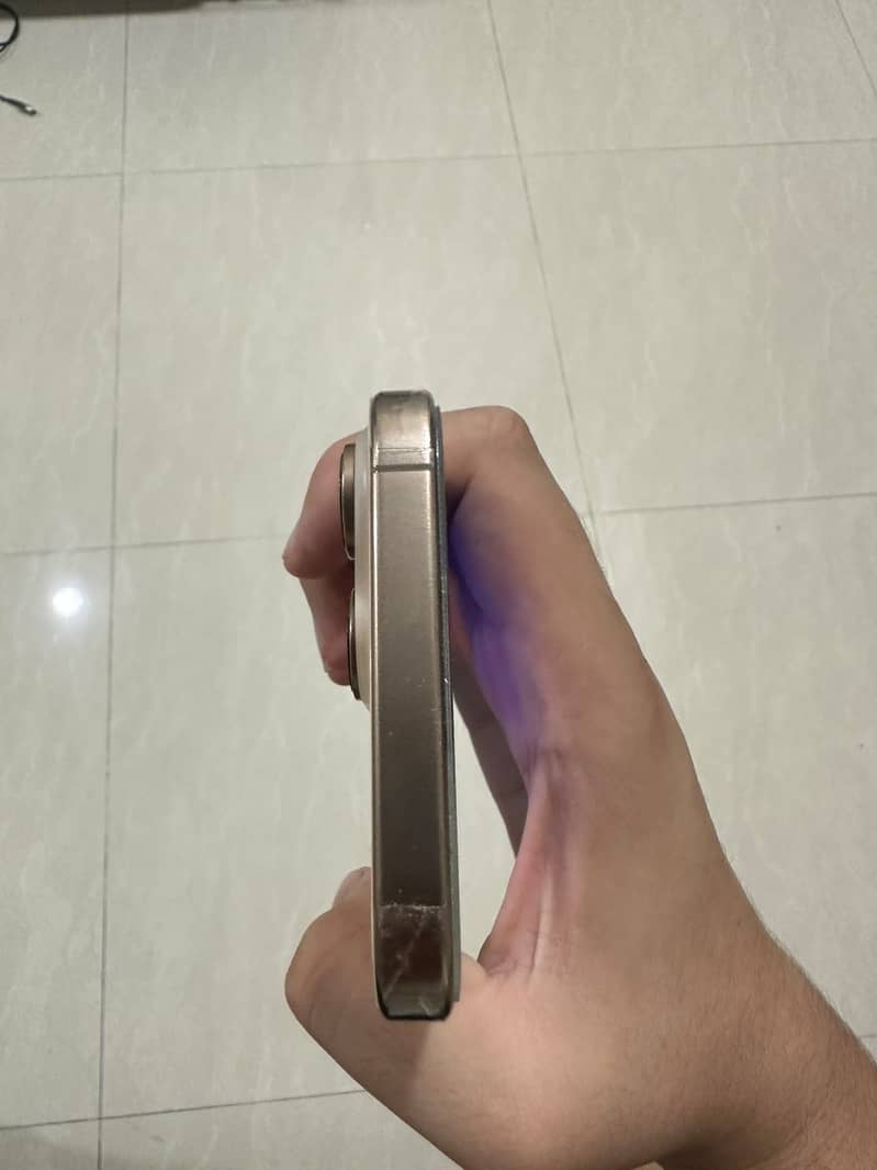 Iphone 16 Pro max 5