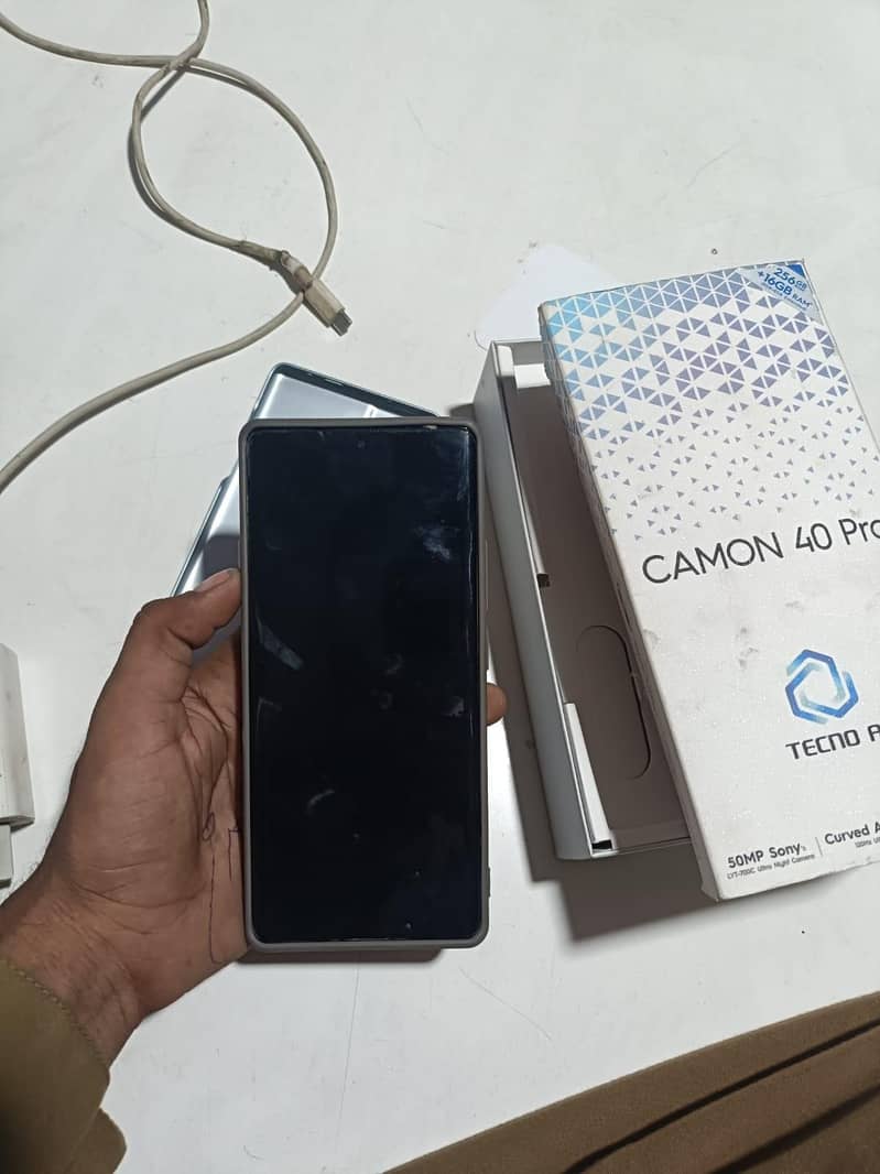 Tecno CAMON 40 Pro 4