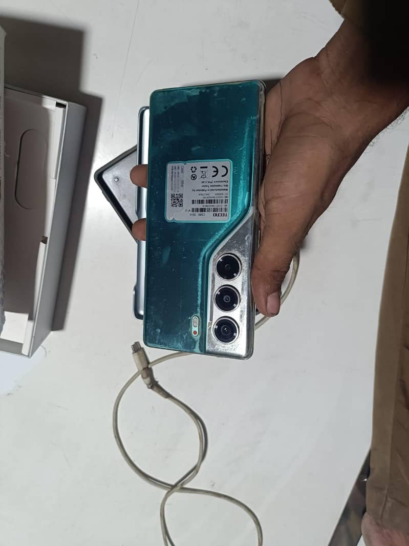 Tecno CAMON 40 Pro 6