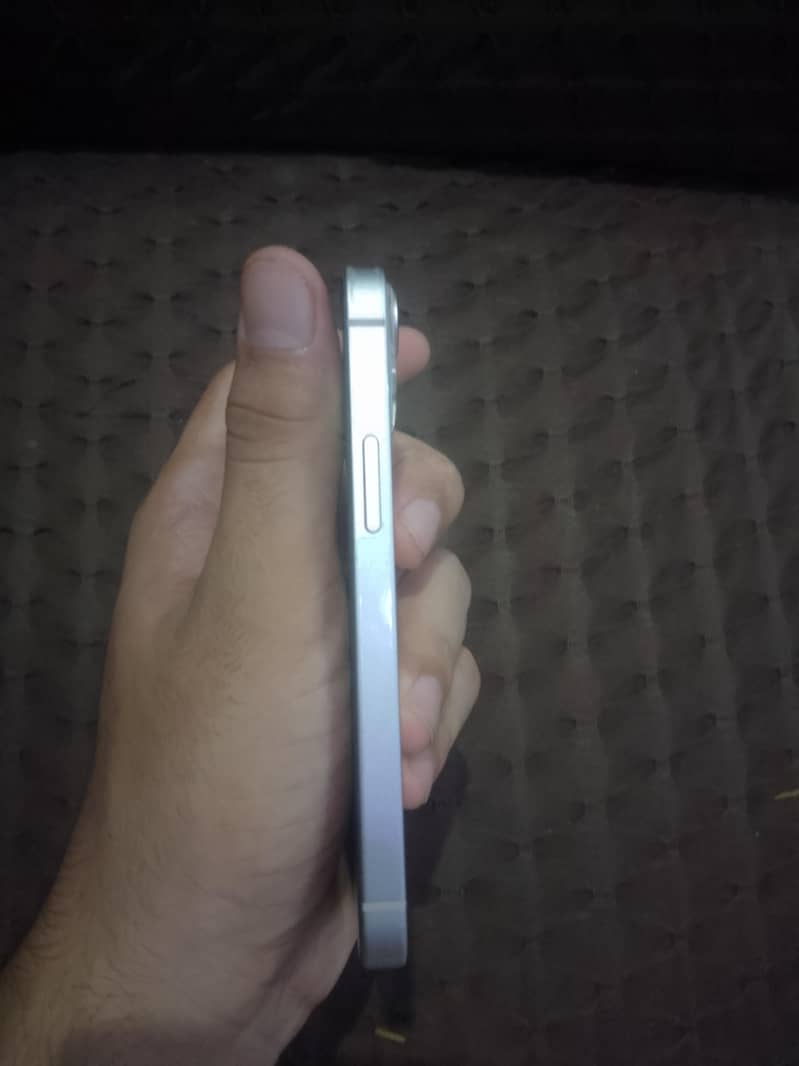 Apple iPhone 13 mini 1