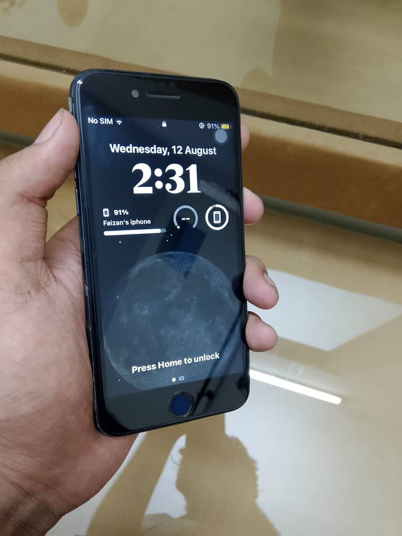Apple iPhone 8 1