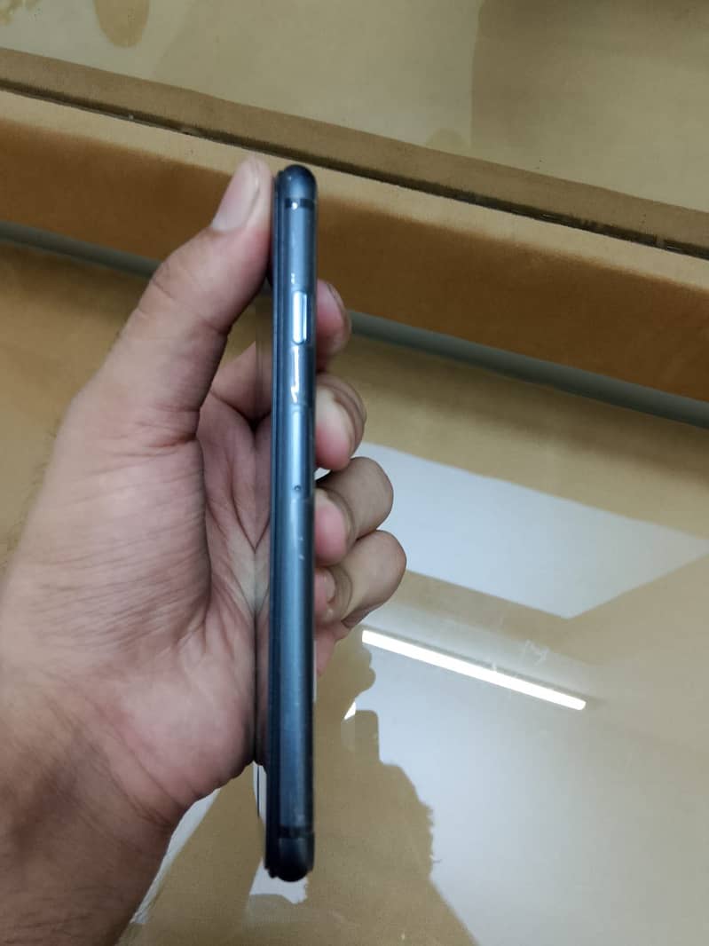 Apple iPhone 8 3