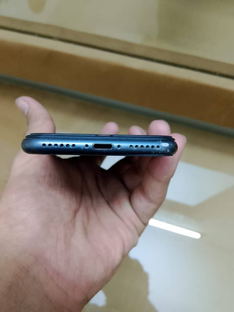Apple iPhone 8 4