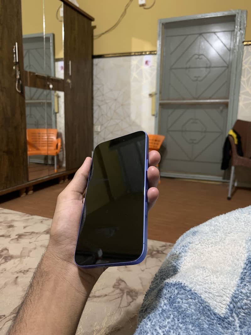 Apple iPhone 16 Plus 0