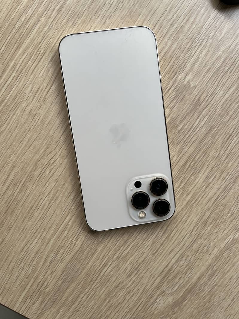 Apple iPhone 13 Pro Max 4