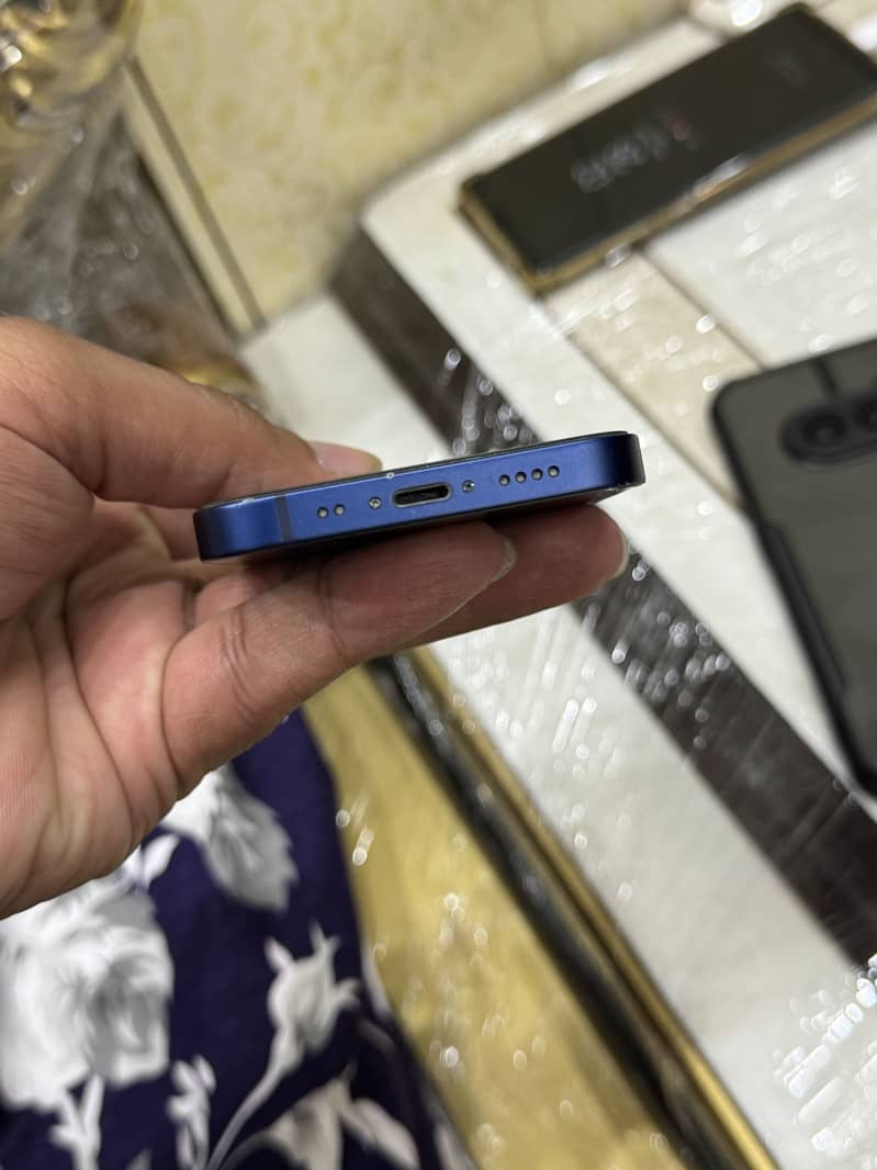 Apple iPhone 12 mini 4