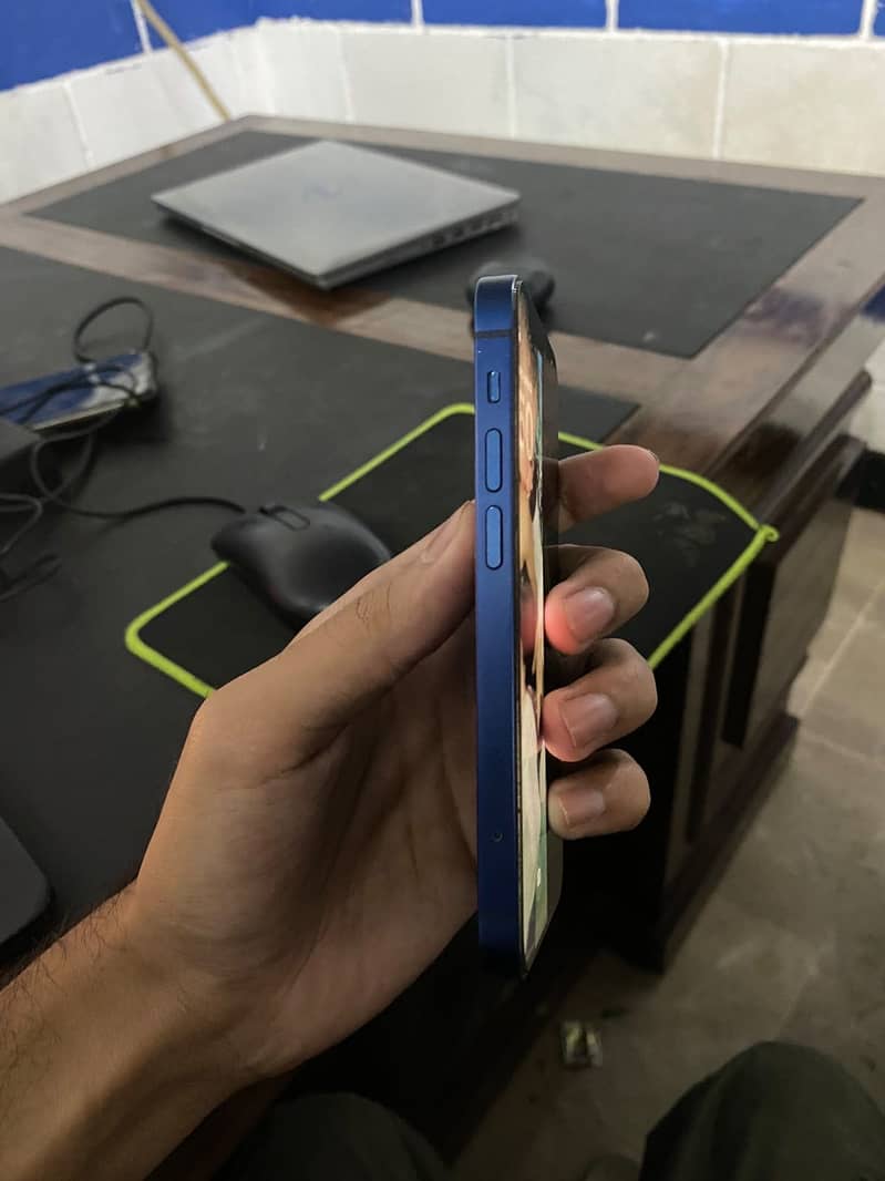 Apple iPhone 12 mini 4