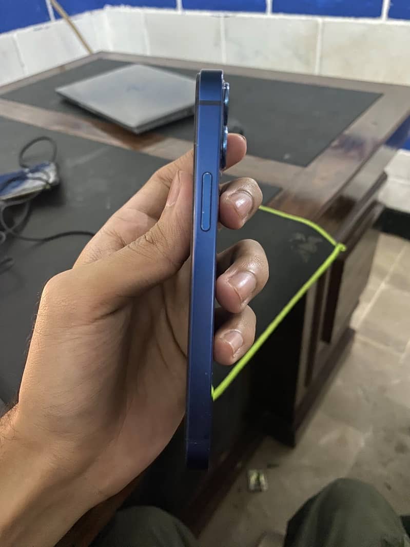 Apple iPhone 12 mini 6