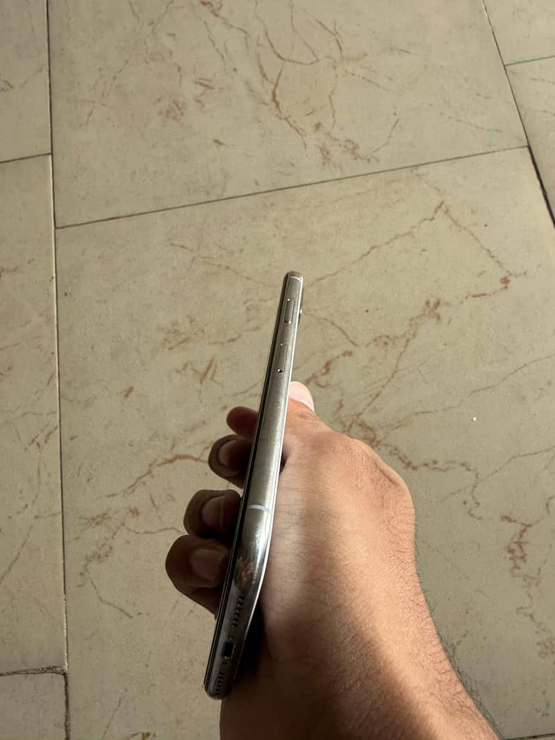 Apple iPhone X 4