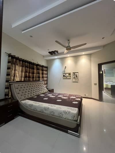 1 KANAL FULLY FURNISHED 3 BEDROOM UPPER PORTION FOR RENT - DHA PHASE 4 BLOCK GG