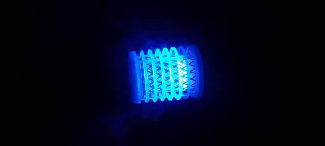 yah bulb machhar bhi maarta hai aur Pani uski Tanha bhi lagta hai