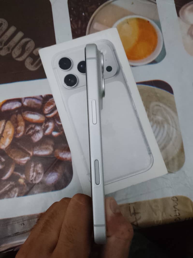 Apple iPhone 17 Pro 0