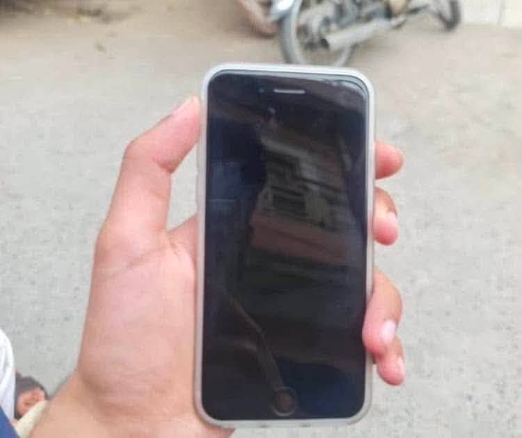 iPhone SE 3rd gen sim working 1