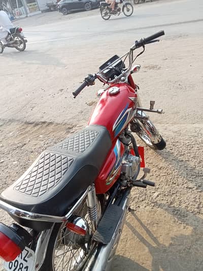 Honda cg 125 for sale with alteration bike horn and lighting