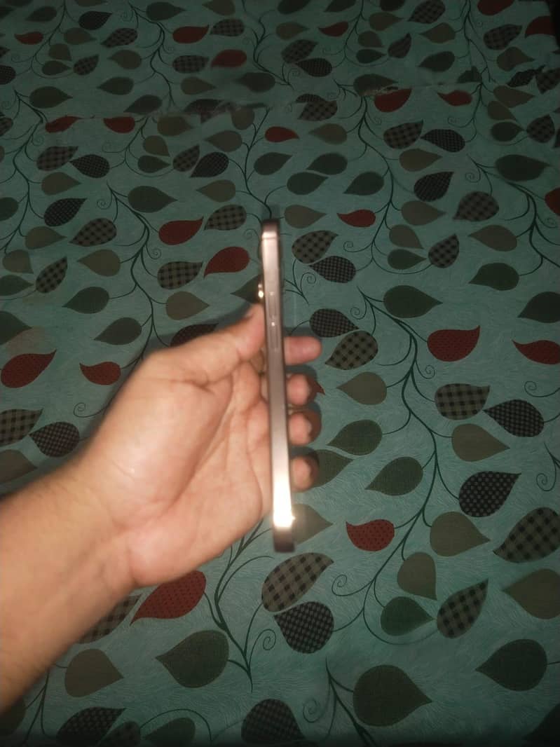 Apple iPhone 16 Pro 2