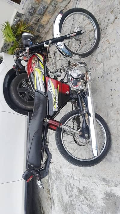 bike all ok ha koi kam nahi ha bike main