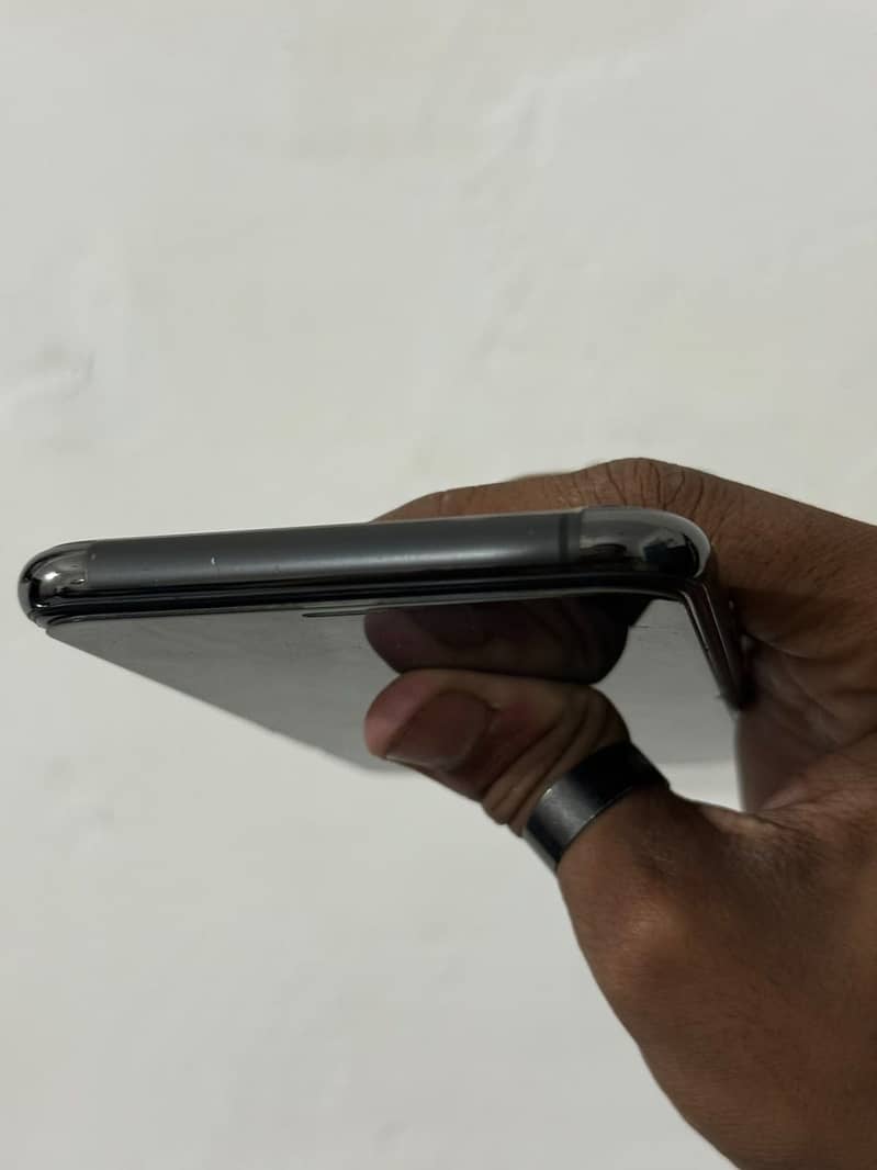 Apple iPhone 11 Pro Max 1