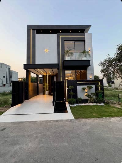 5 MARLA ELEGANT AND FULLY MAINTAINED SUPER HOT LOCATED BUNGALOW IS AVAILABLE IN THE BEST BLOCK OF DHA 9 TOWN LAHORE.