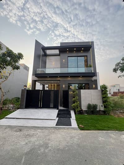 5 MARLA ELEGANT AND FULLY MAINTAINED SUPER HOT LOCATED BUNGALOW IS AVAILABLE IN THE BEST BLOCK OF DHA 9 TOWN LAHORE.