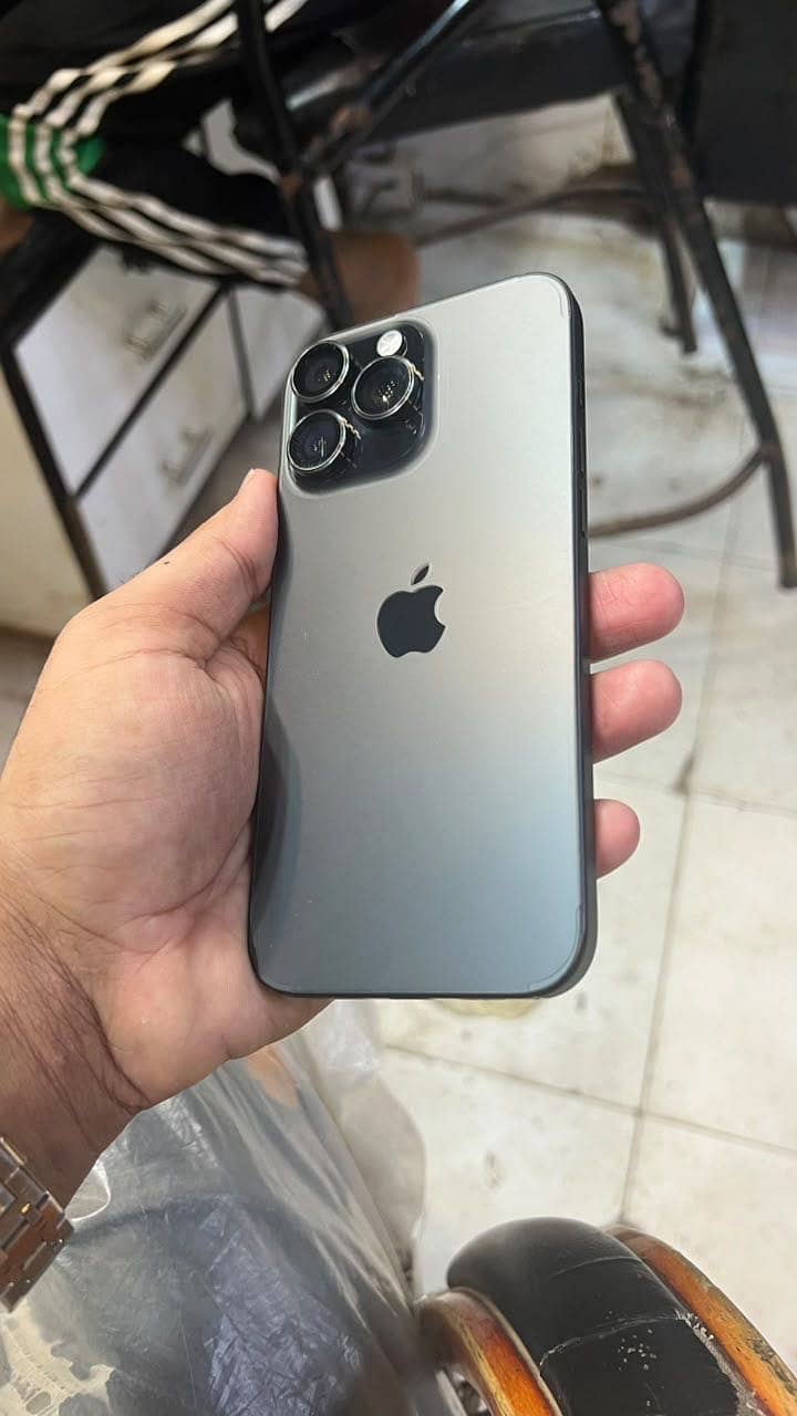 Apple iPhone 16 Pro Max 0