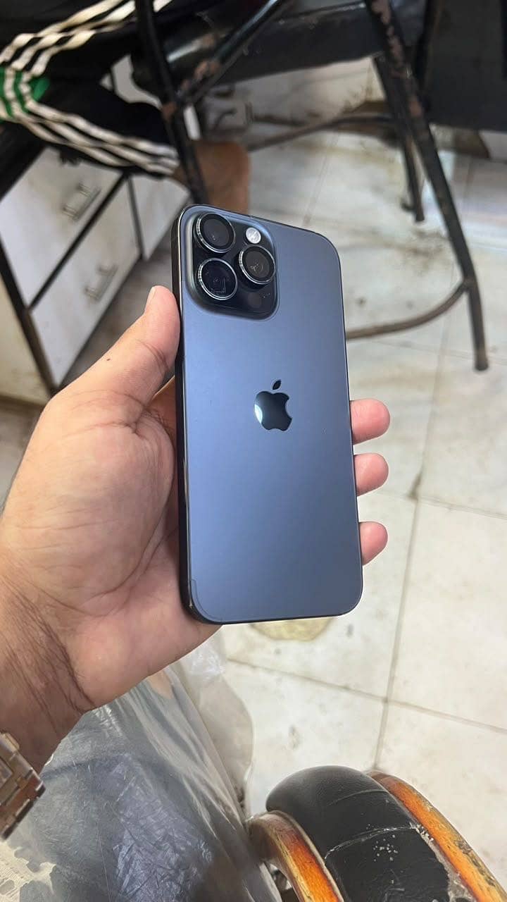 Apple iPhone 16 Pro Max 2