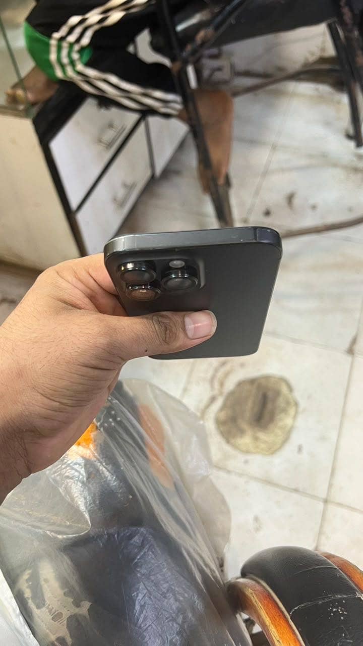 Apple iPhone 16 Pro Max 4