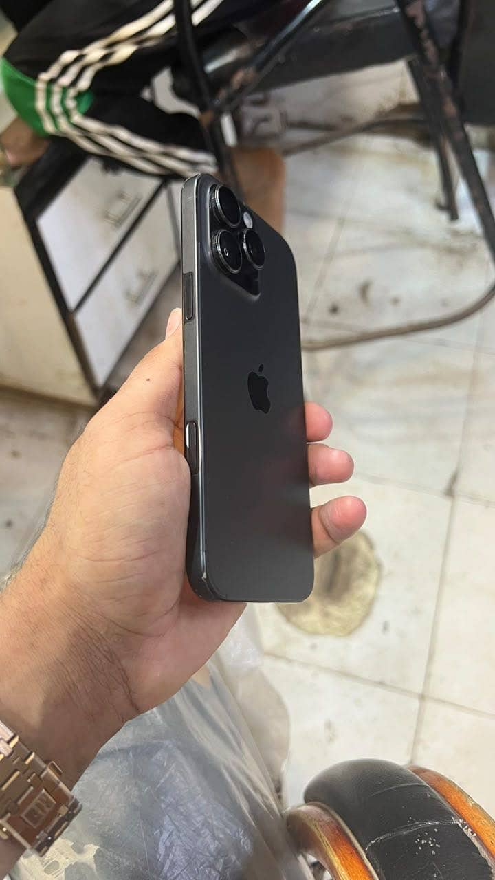 Apple iPhone 16 Pro Max 5