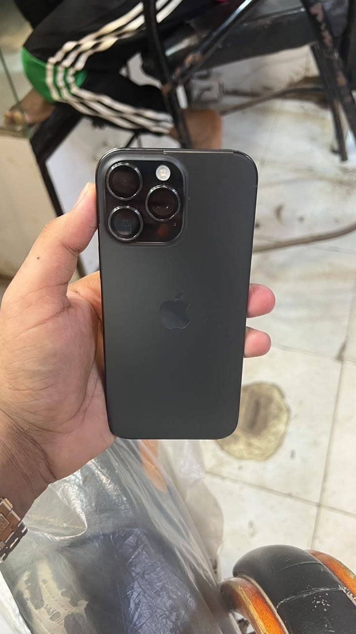 Apple iPhone 16 Pro Max 6