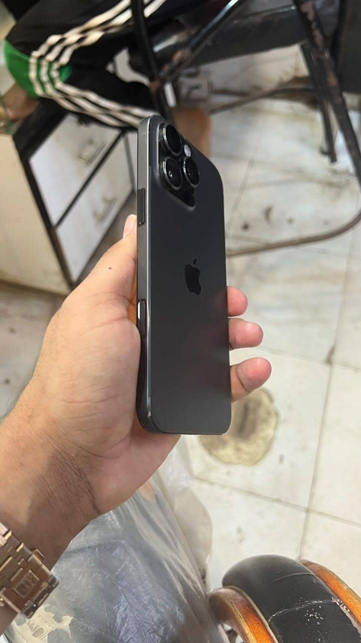 Apple iPhone 16 Pro Max 7