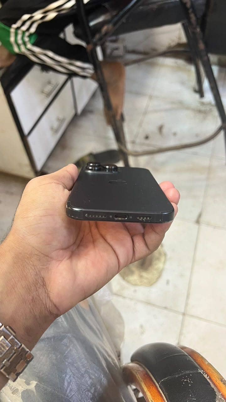Apple iPhone 16 Pro Max 8