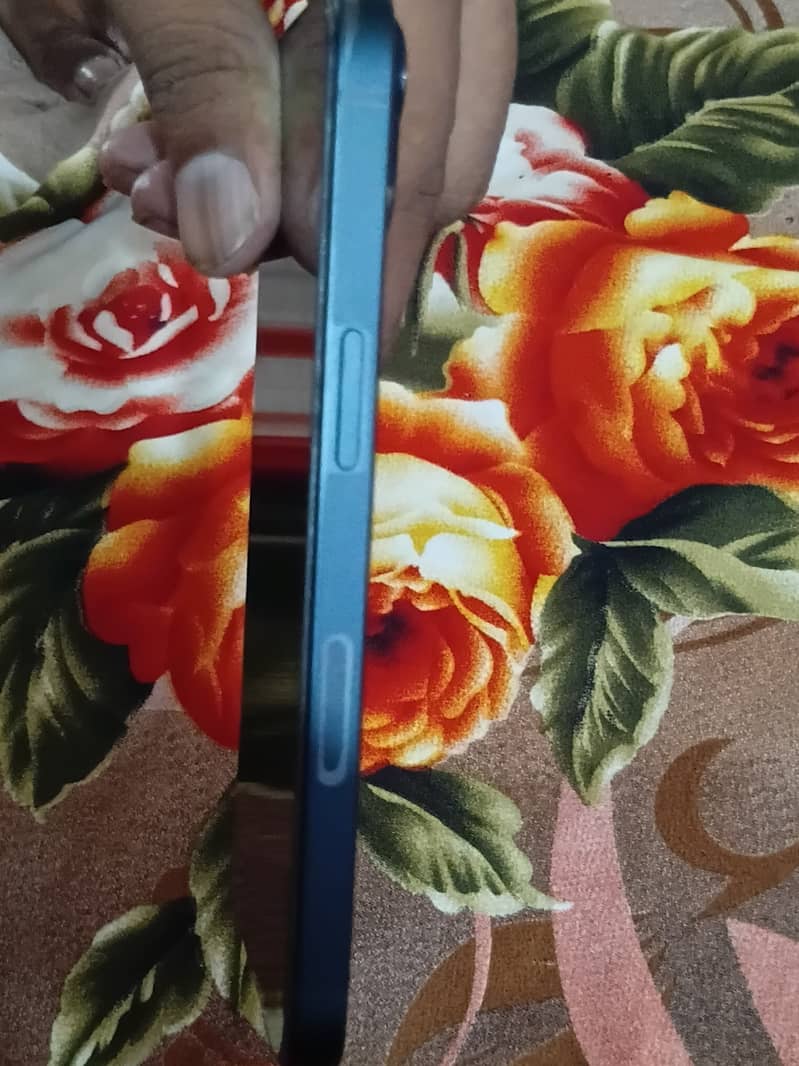Apple iPhone 13 2