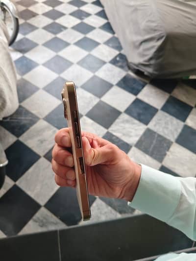 Apple iPhone 13 Pro golden colour 10/10 condition