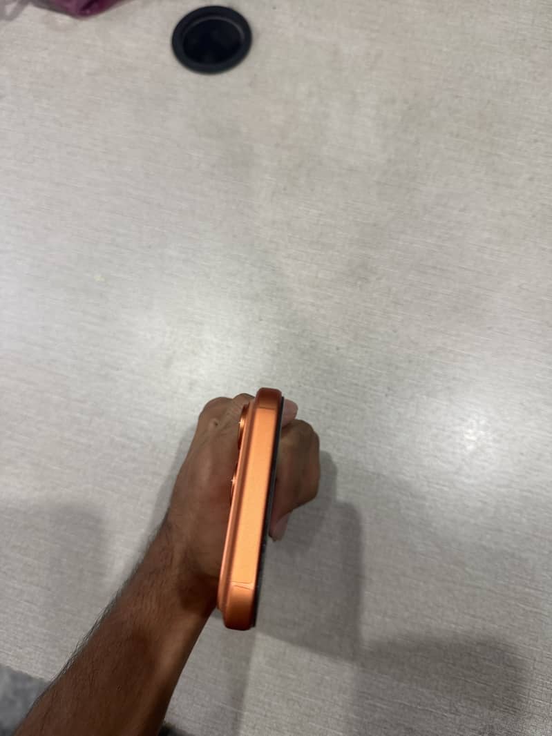 Apple iPhone 17 Pro Max 4