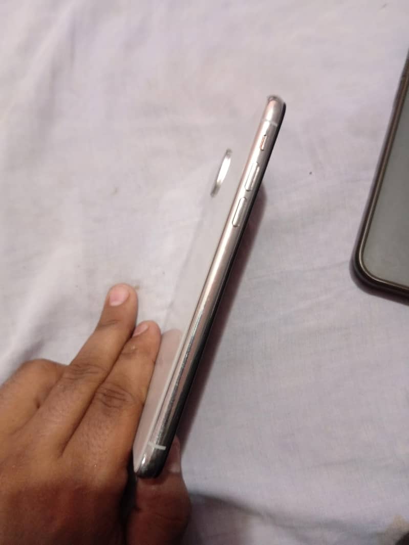 Apple iPhone X 3