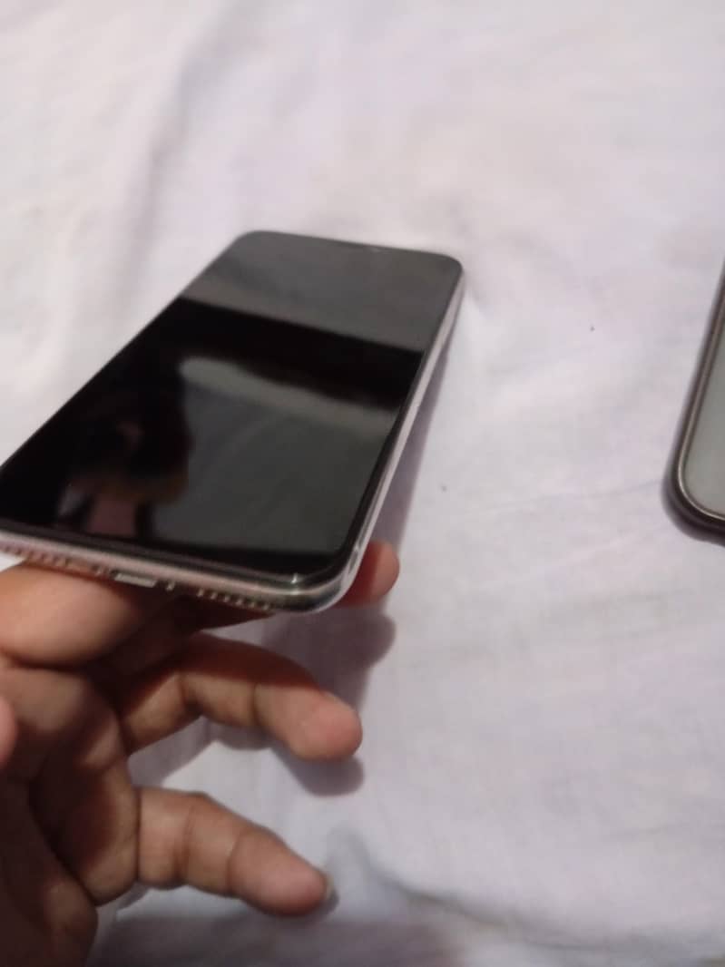 Apple iPhone X 6