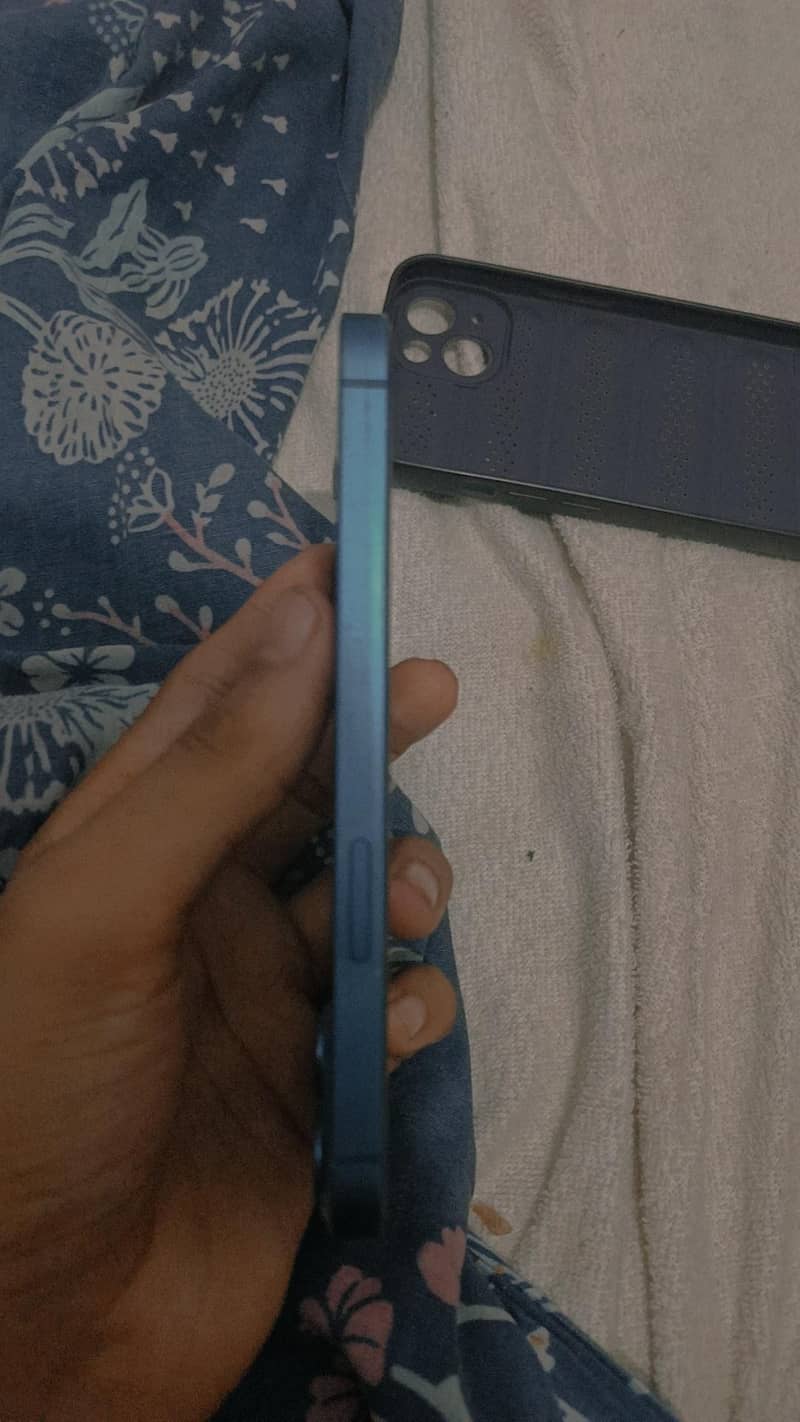 Apple iPhone 13 0