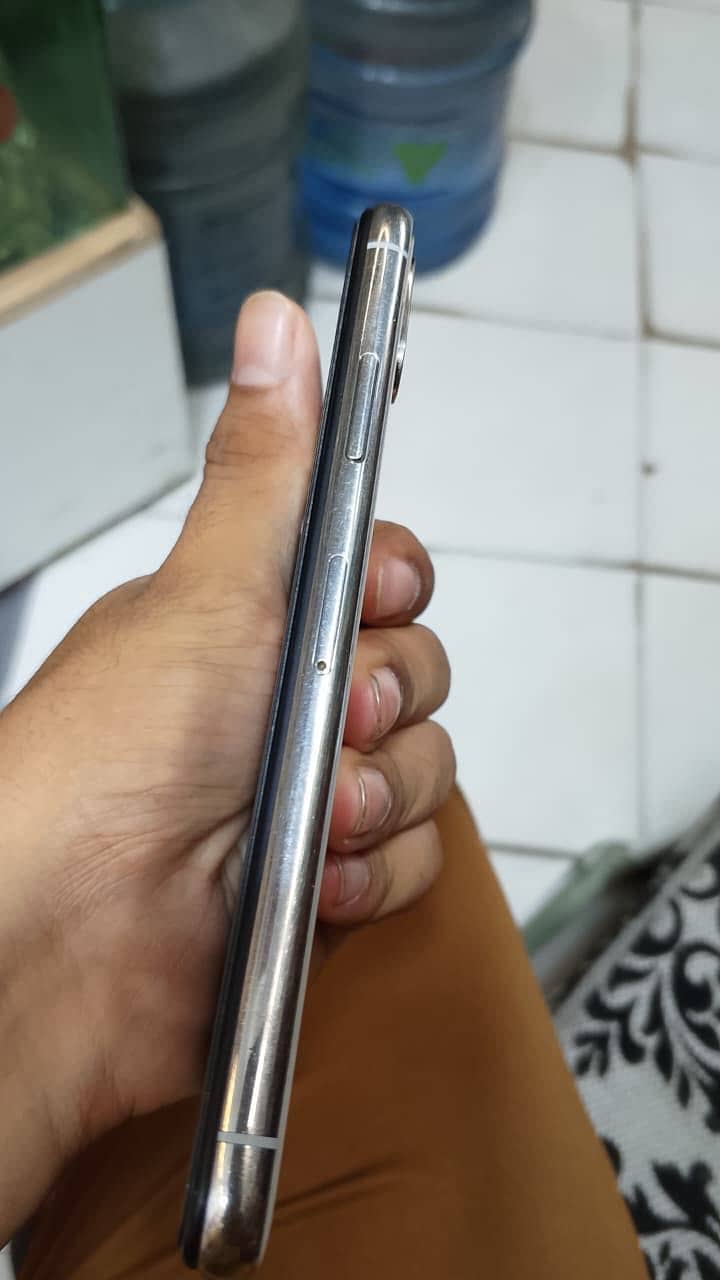Apple iPhone X 6