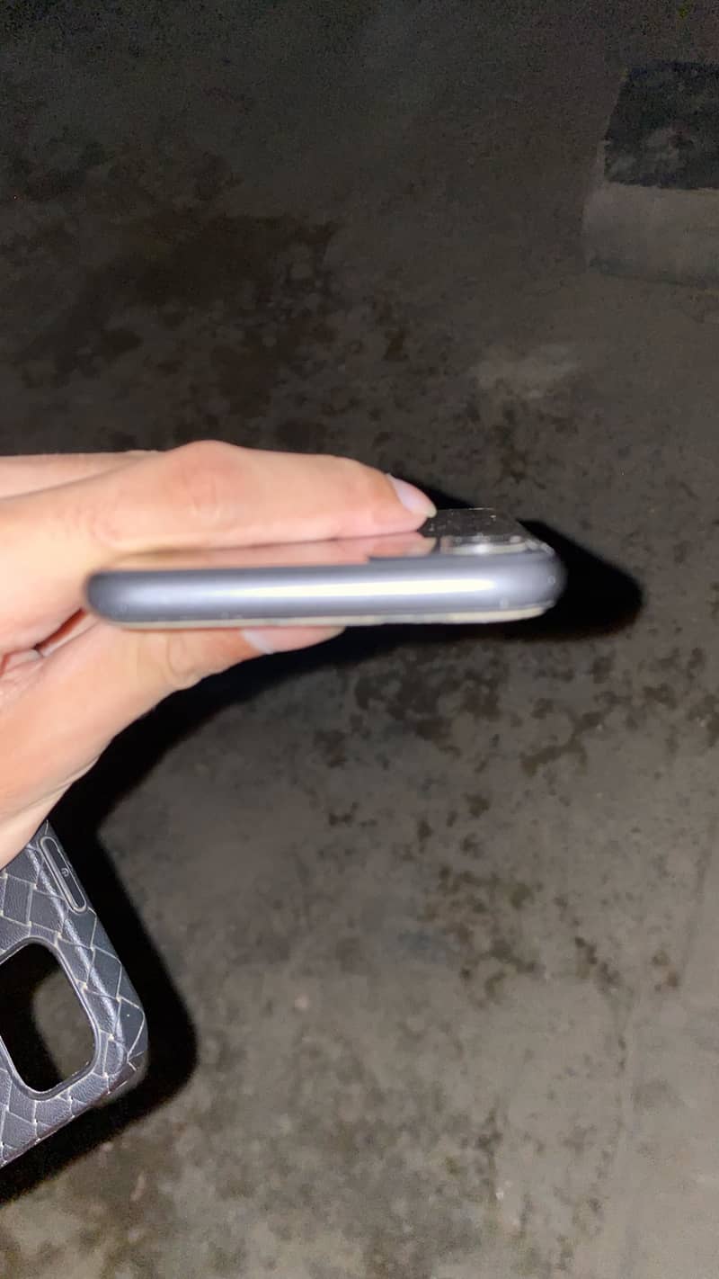 Apple iPhone 11 0
