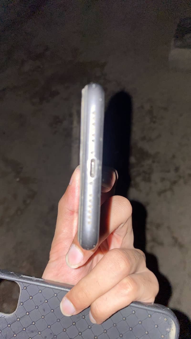 Apple iPhone 11 3