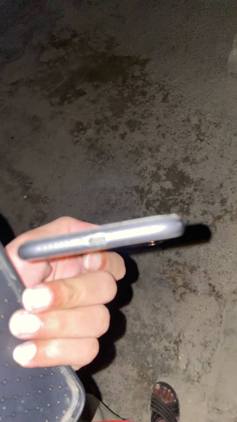 Apple iPhone 11 8