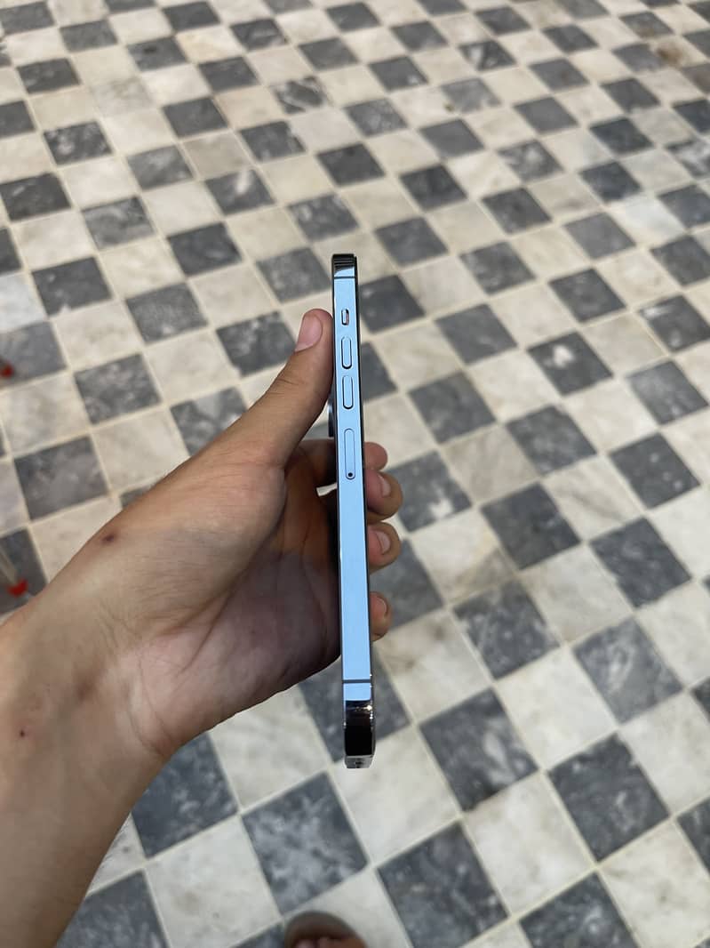 Apple iPhone 13 Pro Max 4
