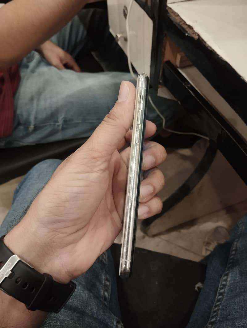 Apple iPhone X 5
